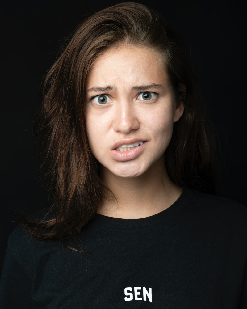 Learn the importance of a neutral facial expression for passport photos. We guide you towards a relaxed, natural look that ensures accurate identification.