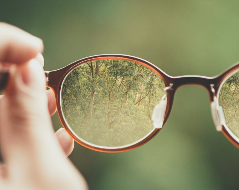 Master passport photo guidelines for wearing glasses. Avoid glare, ensure eye visibility, or know when to remove glasses for compliance.